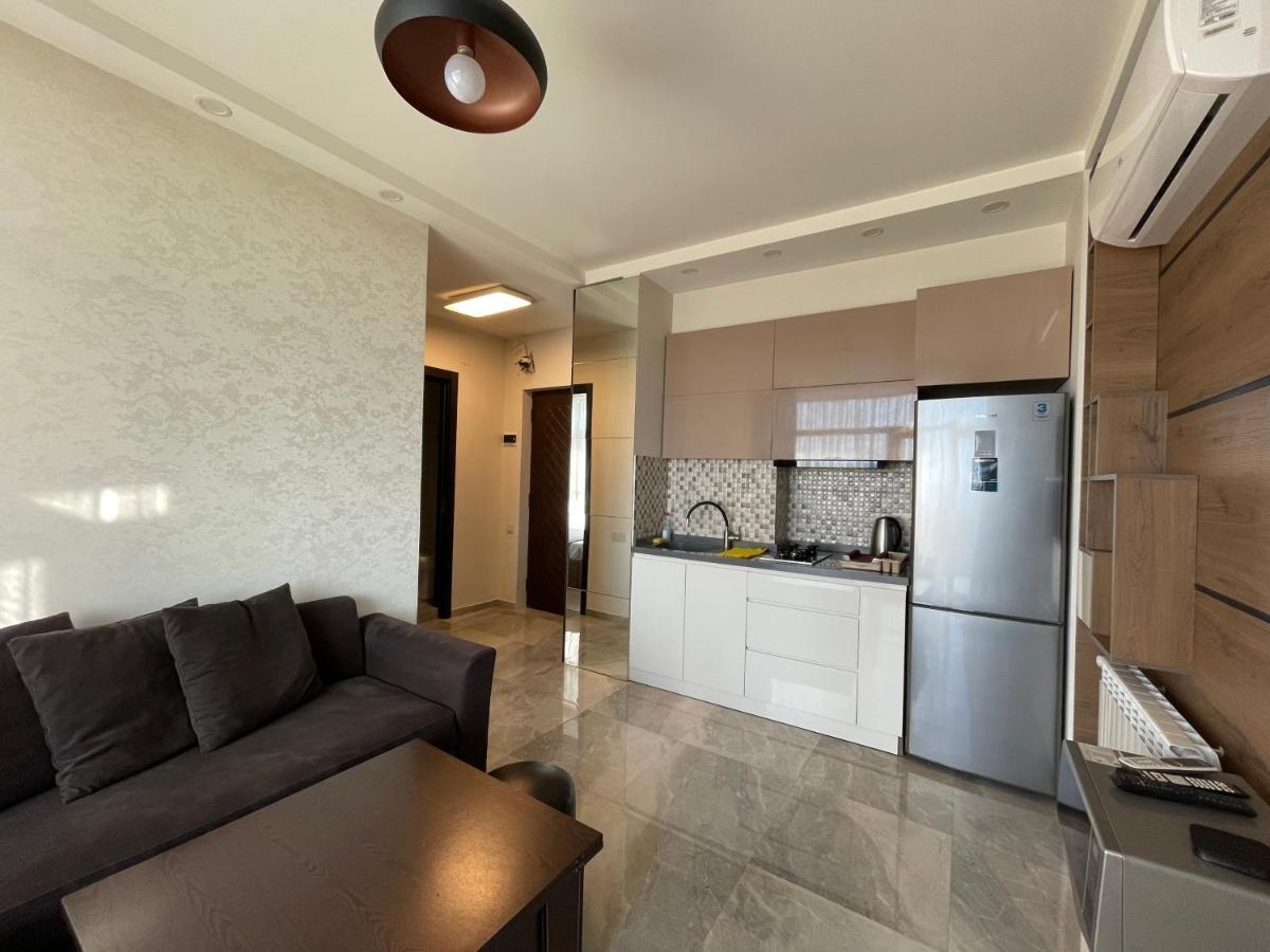 Apartments At Like House Batoemi Buitenkant foto